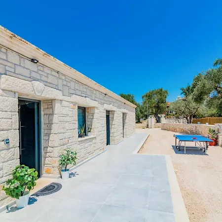 Casa Liveris By * Akrotiri